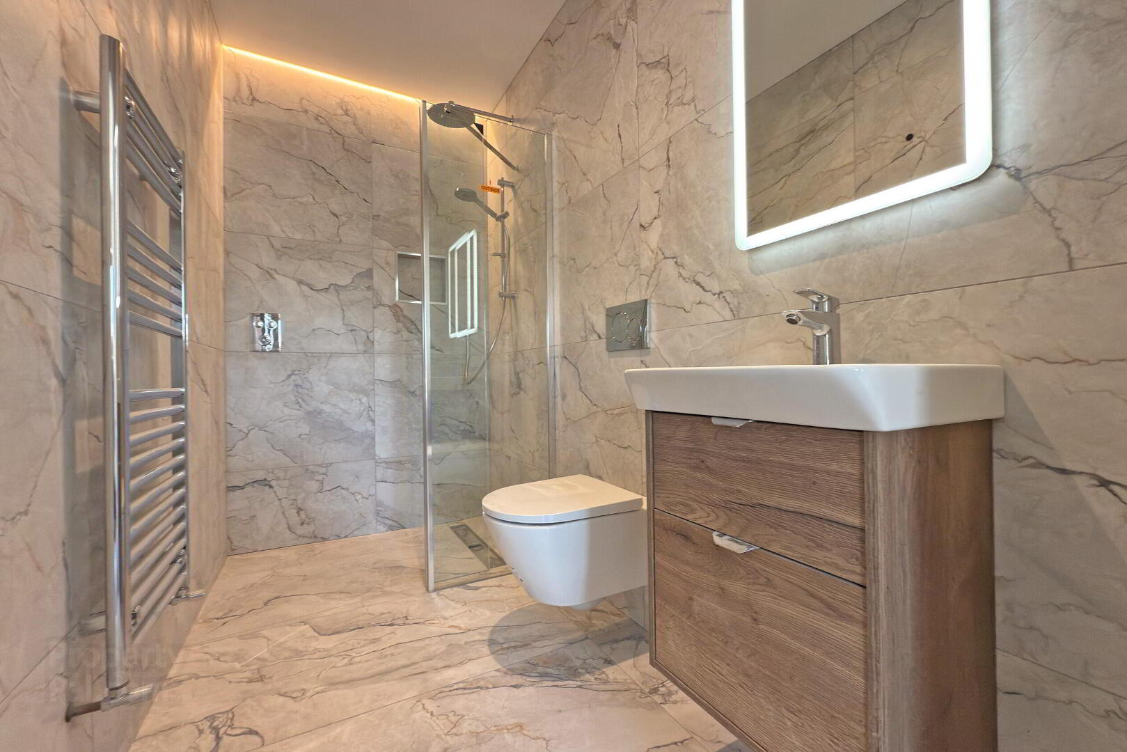 27 Causeway Street 7 of 31