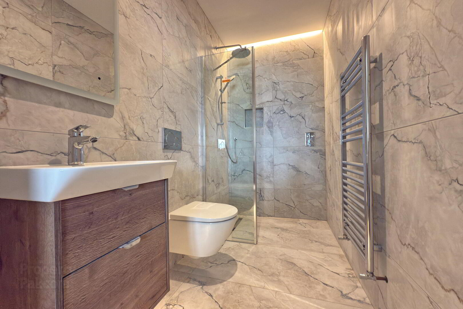 27 Causeway Street 9 of 31