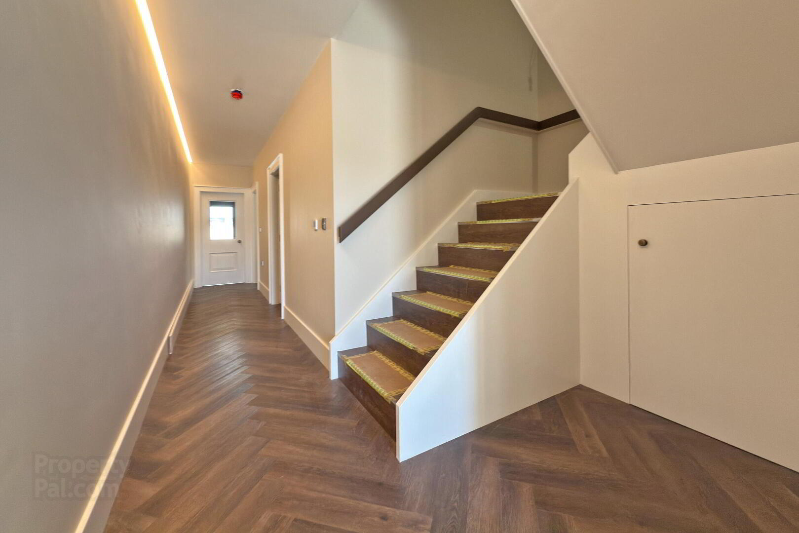 27 Causeway Street 5 of 31