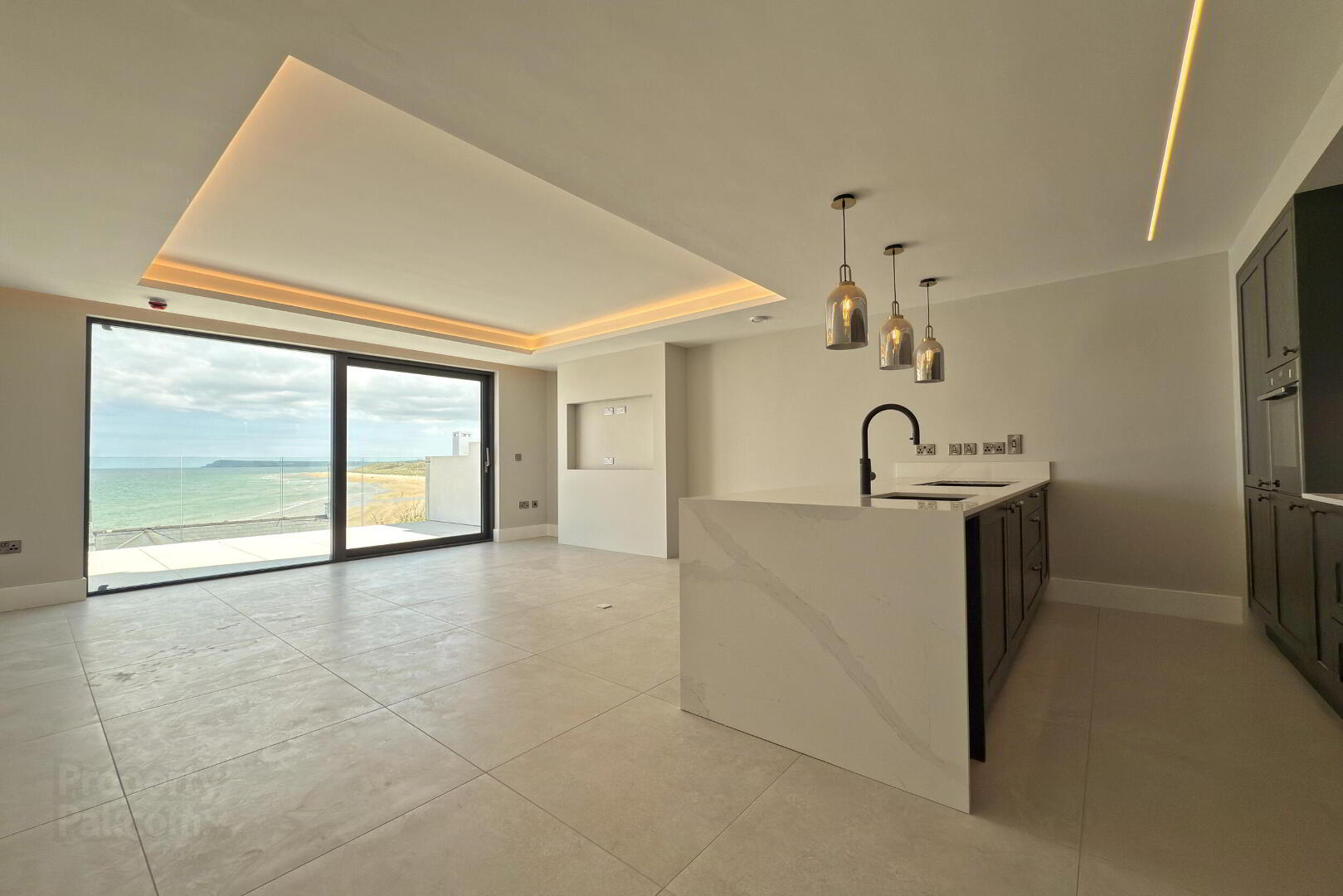 27 Causeway Street 13 of 31
