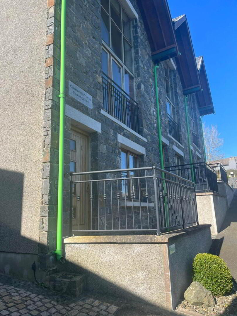2 Castle Hill Mews 2 of 18