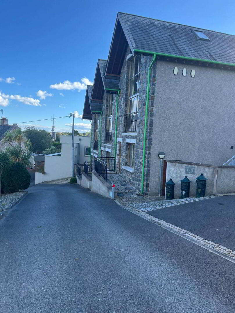 2 Castle Hill Mews 3 of 18