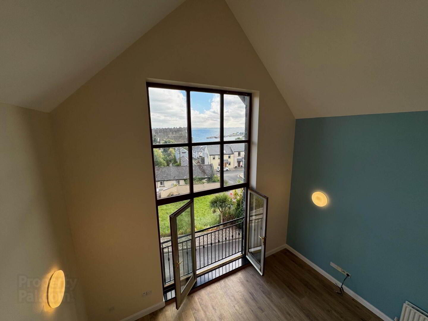 2 Castle Hill Mews 16 of 18