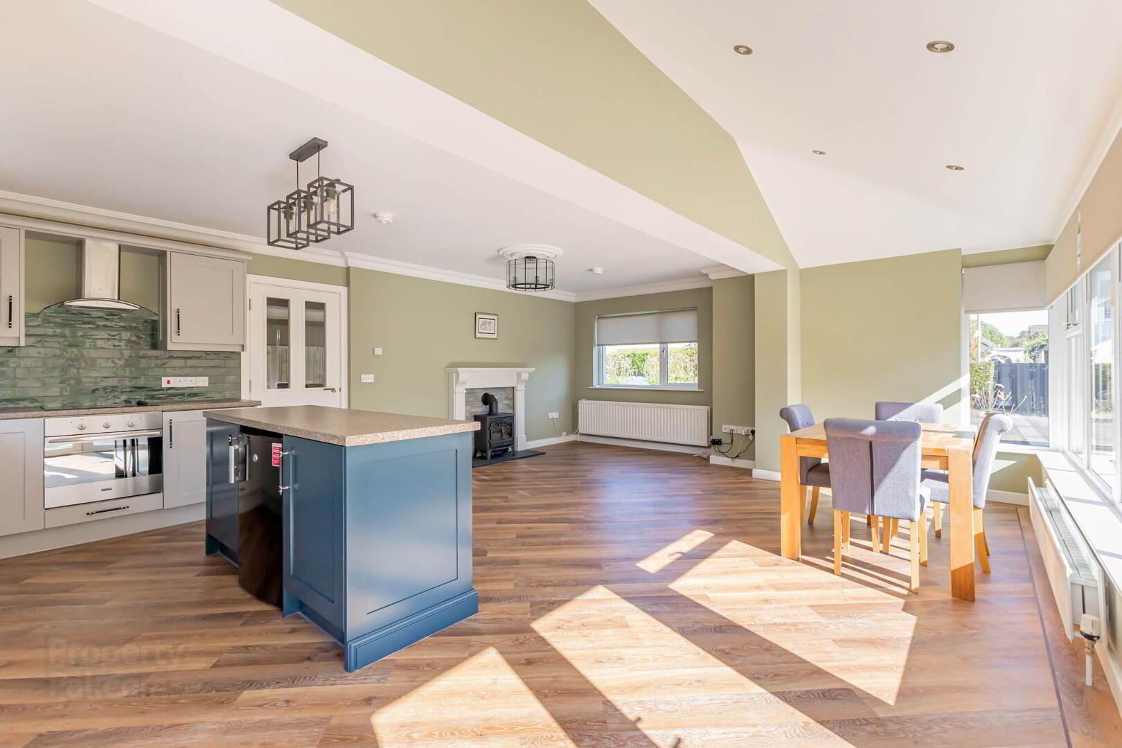 1b Sandhurst Park 4 of 17