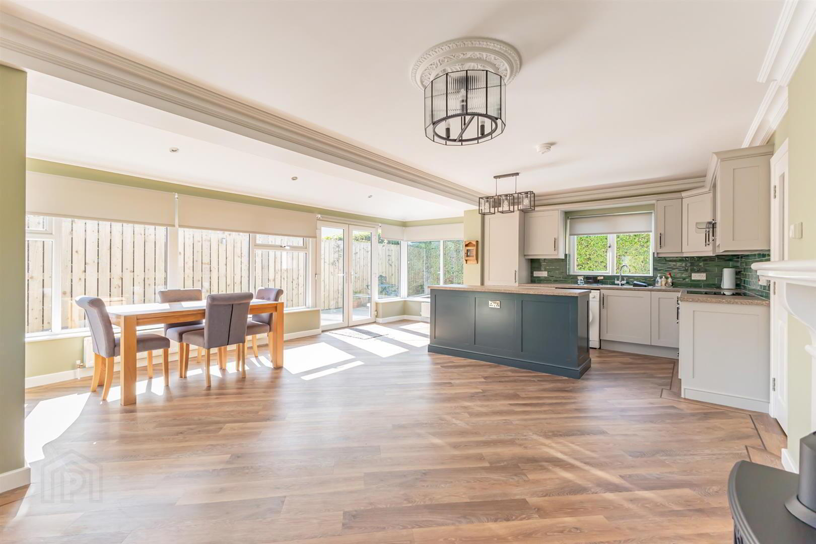 1b Sandhurst Park 6 of 17