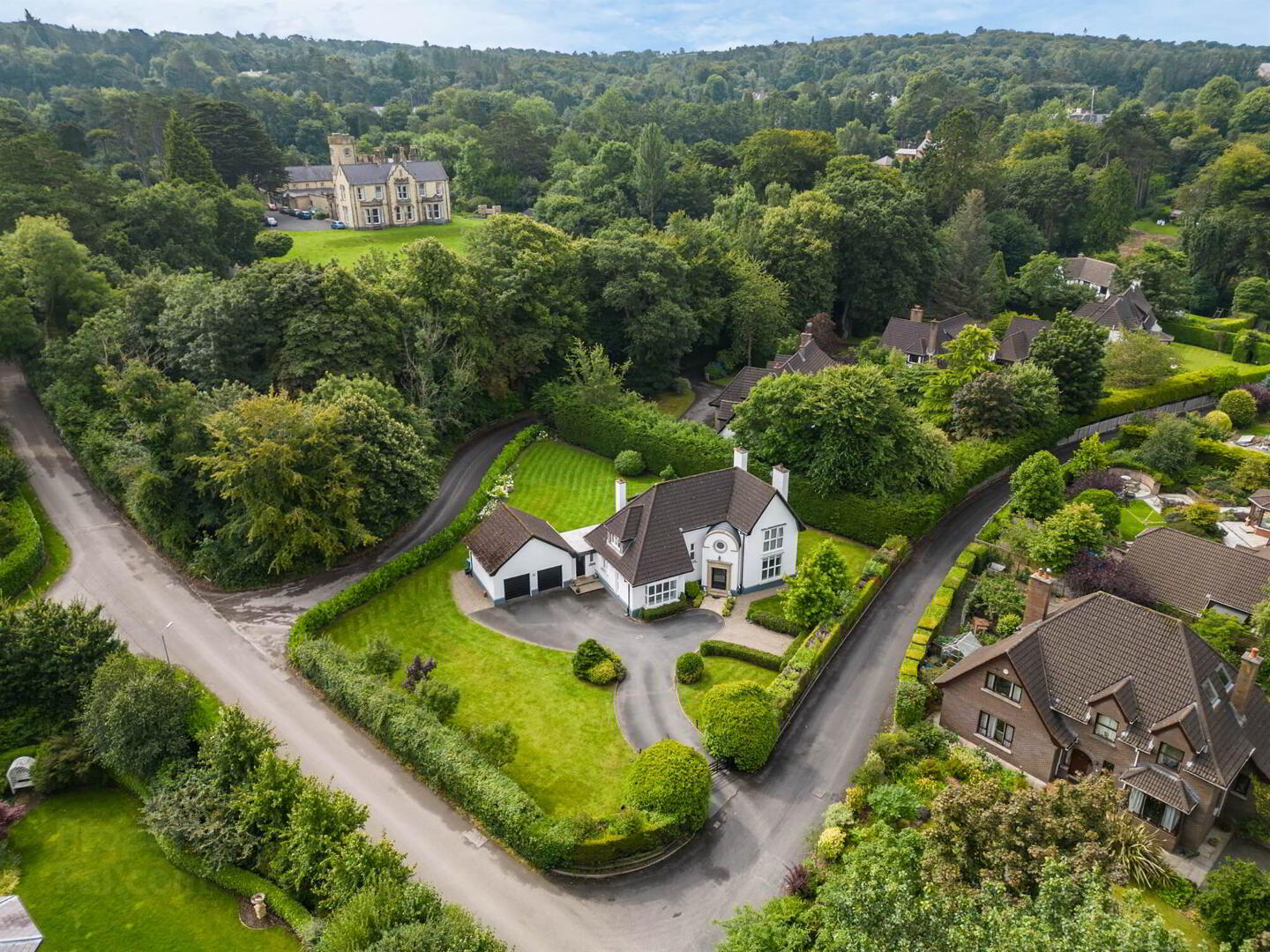 Voysey House, 1 Laurel Lane