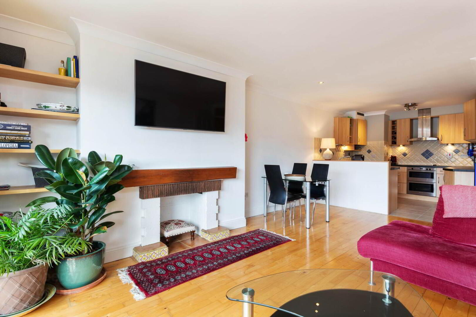 Apt 14, Raglan Hall 9 of 12