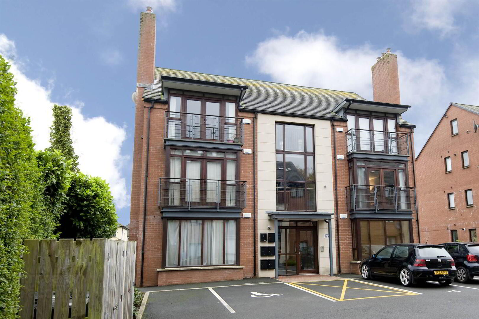 18 Castlehill Place, 607 Upper Newtownards Road