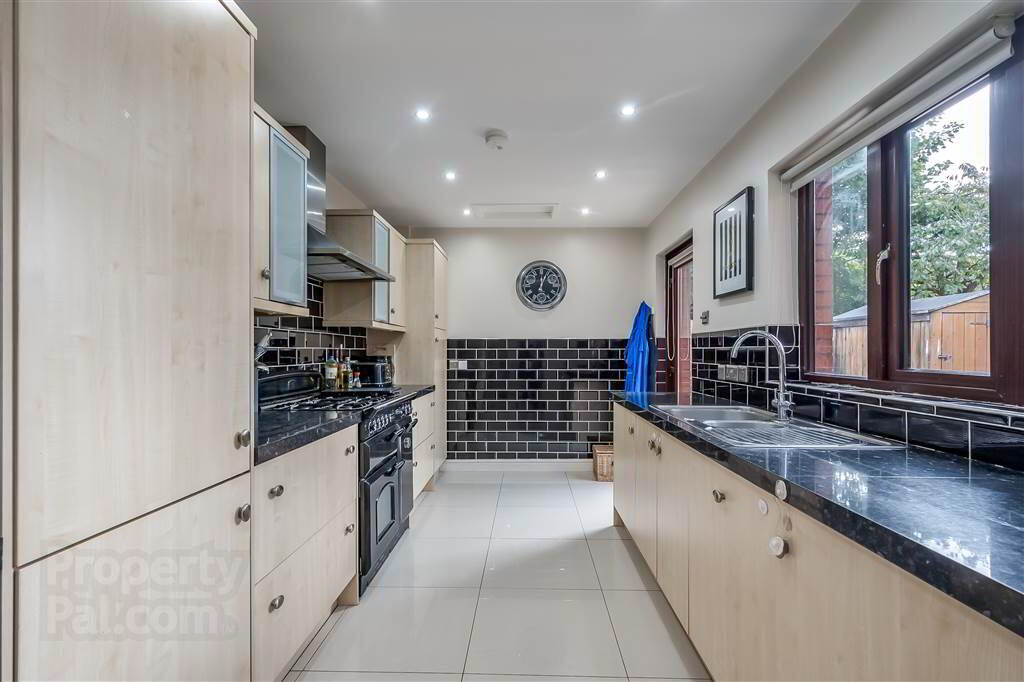 694b Ravenhill Road 9 of 37