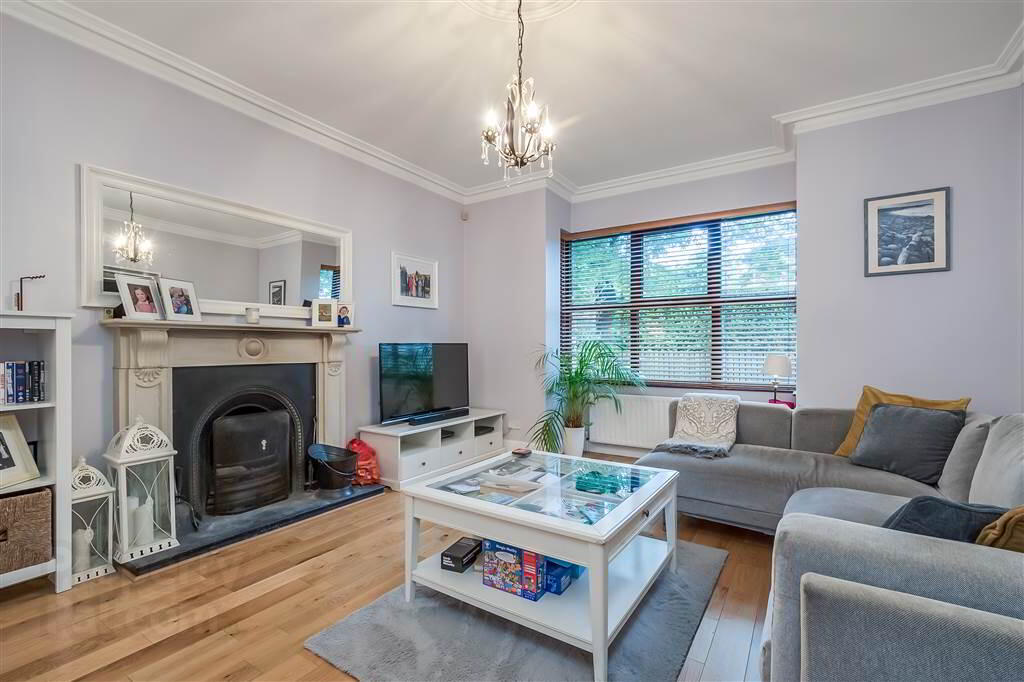 694b Ravenhill Road 8 of 37