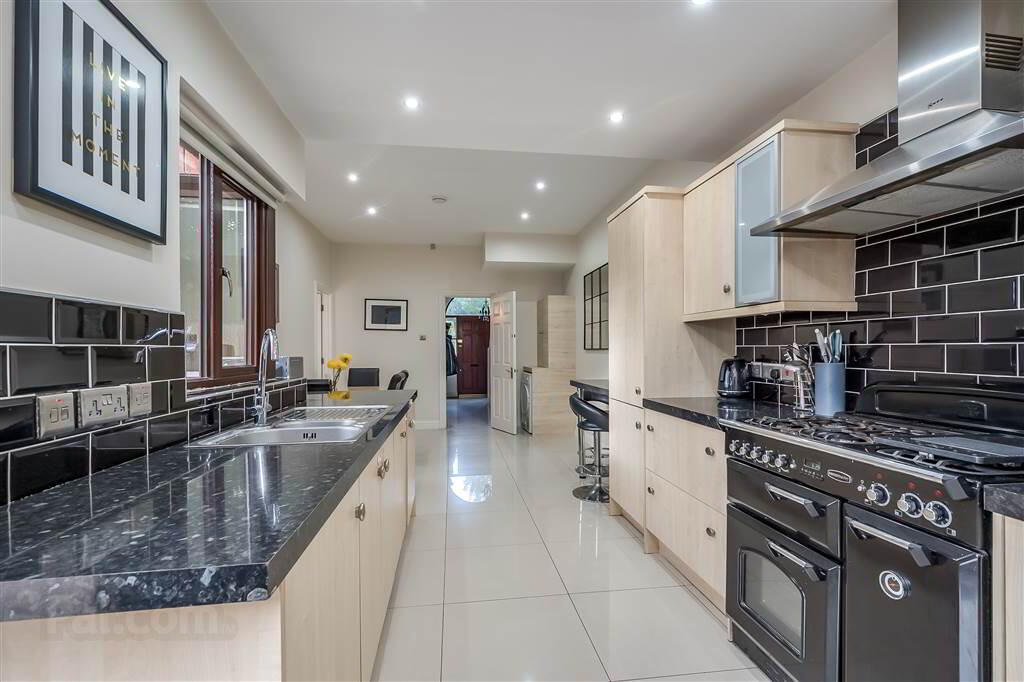 694b Ravenhill Road 12 of 37