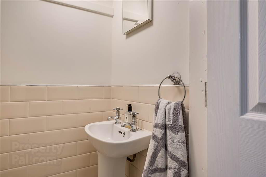 694b Ravenhill Road 17 of 37