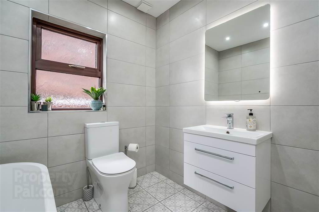 694b Ravenhill Road 22 of 37