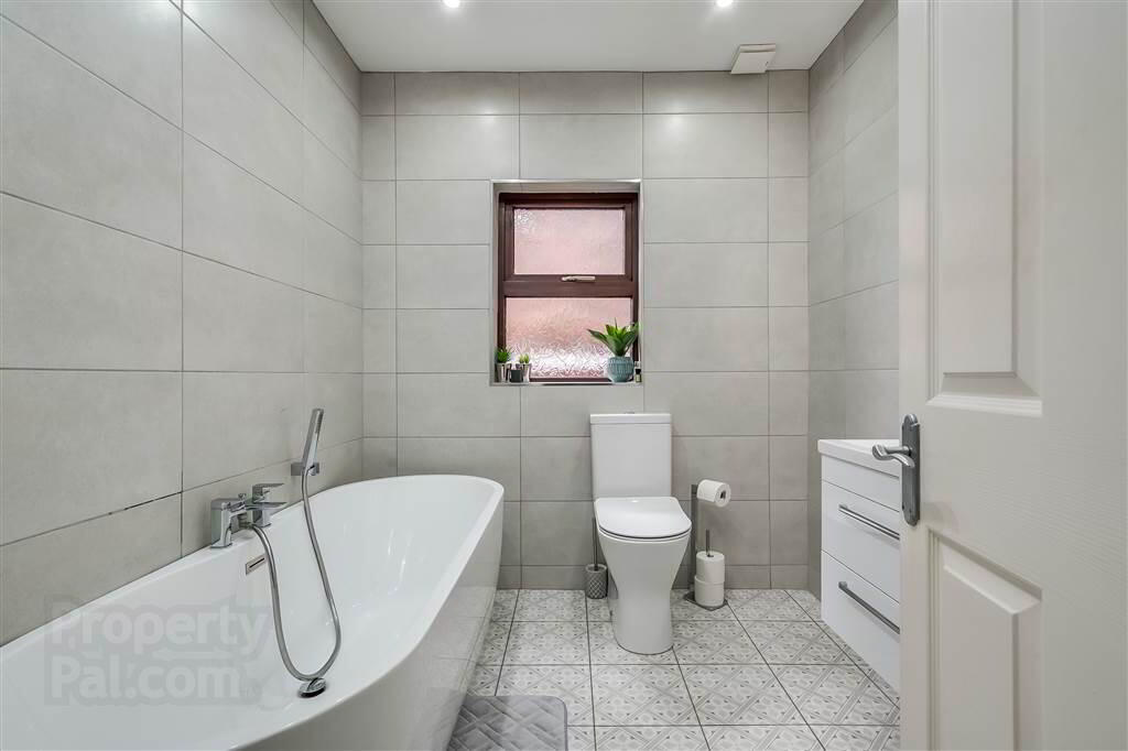 694b Ravenhill Road 21 of 37