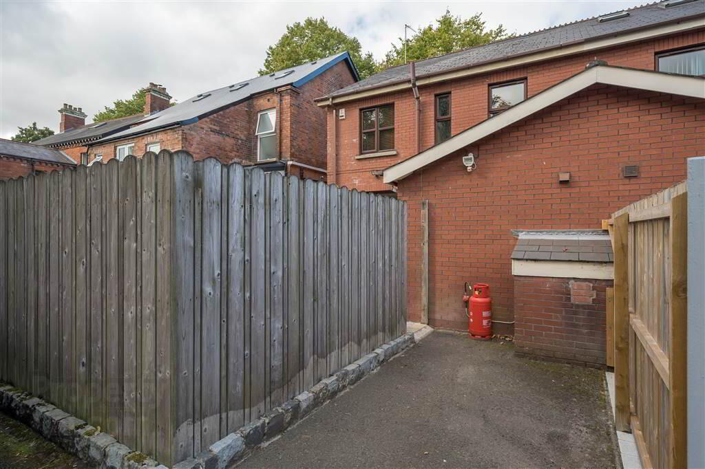 694b Ravenhill Road 34 of 37