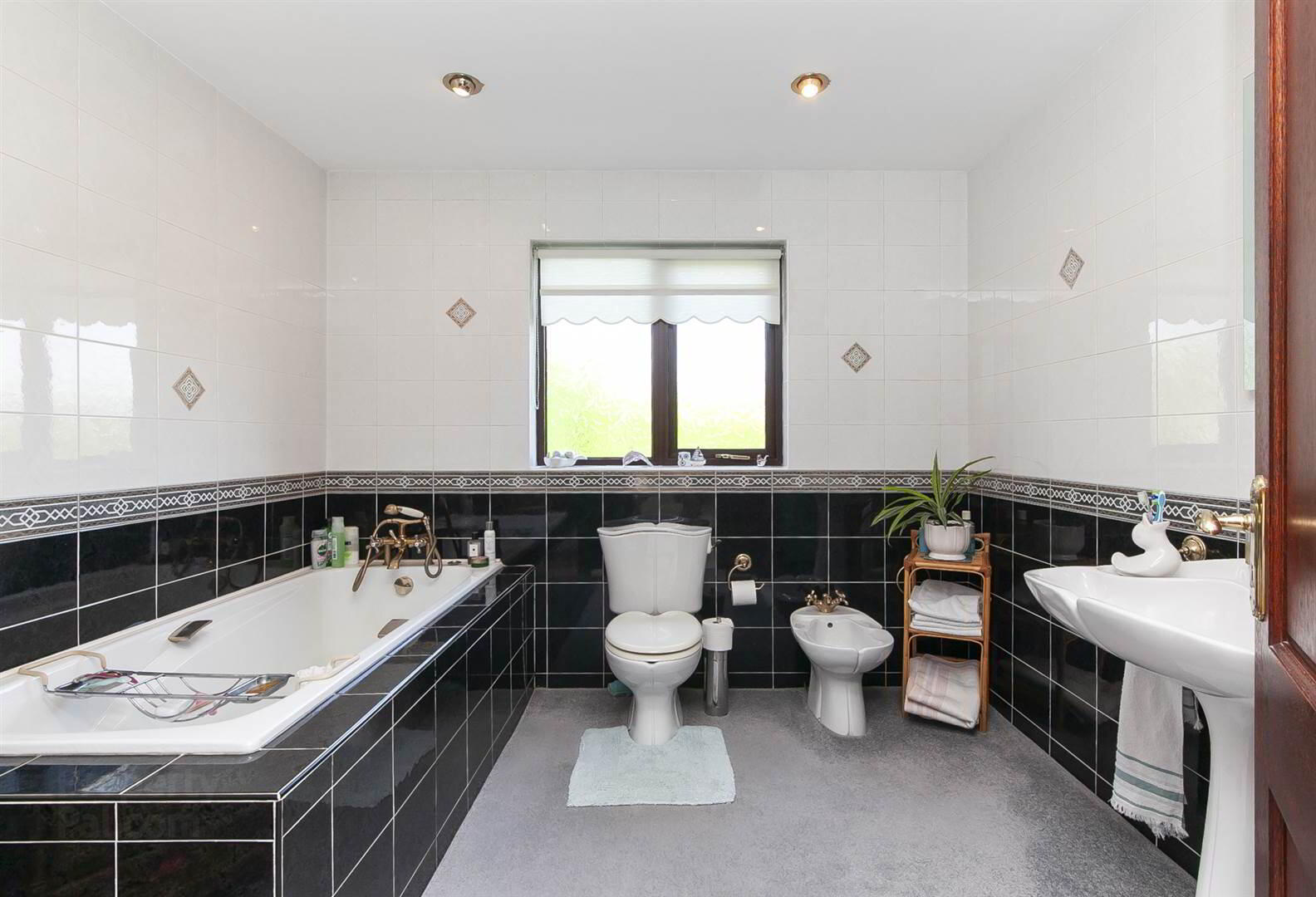 'Lynwood', 32 Tullynagardy Road 15 of 21