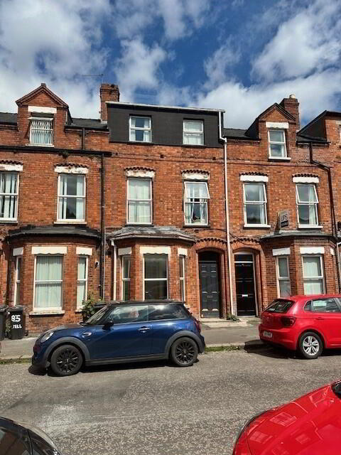 Flat 1-83 Wellesley Avenue 1 of 8