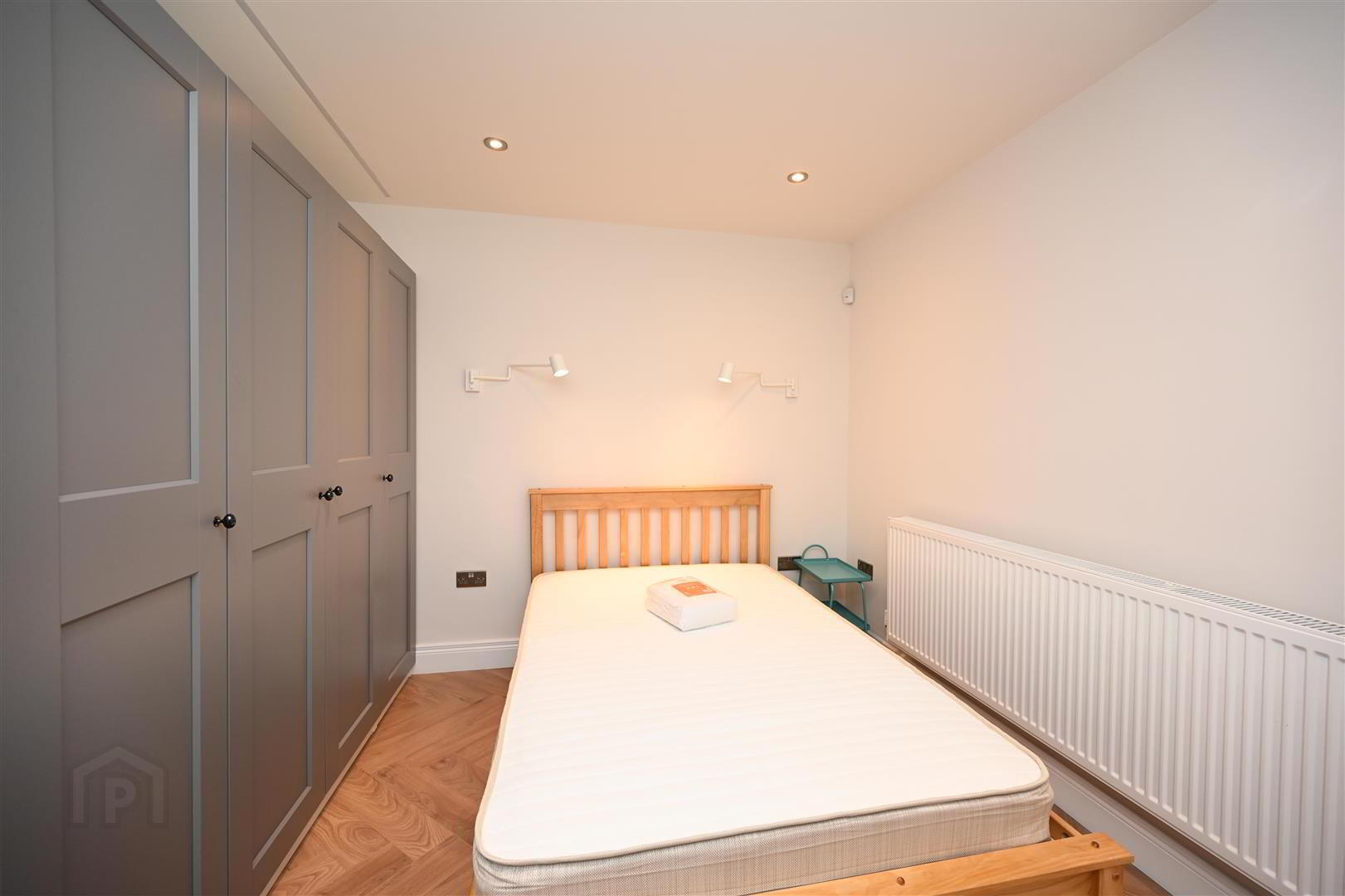Apt 1, 52 North Parade 7 of 9