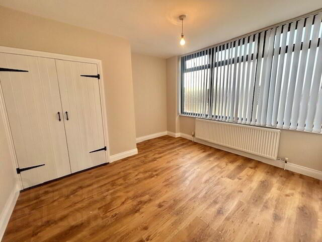 1 Erosmore Drive 8 of 14