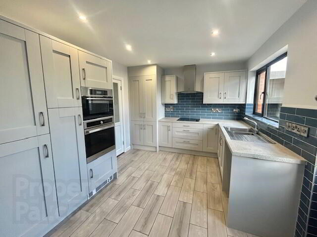 1 Erosmore Drive 5 of 14
