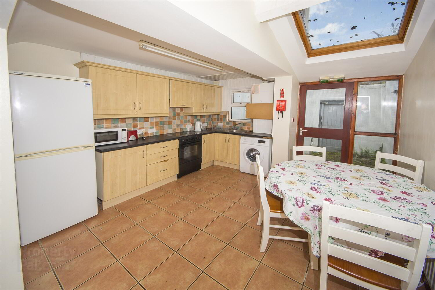 Room 2, 185 Dunluce Avenue 7 of 9