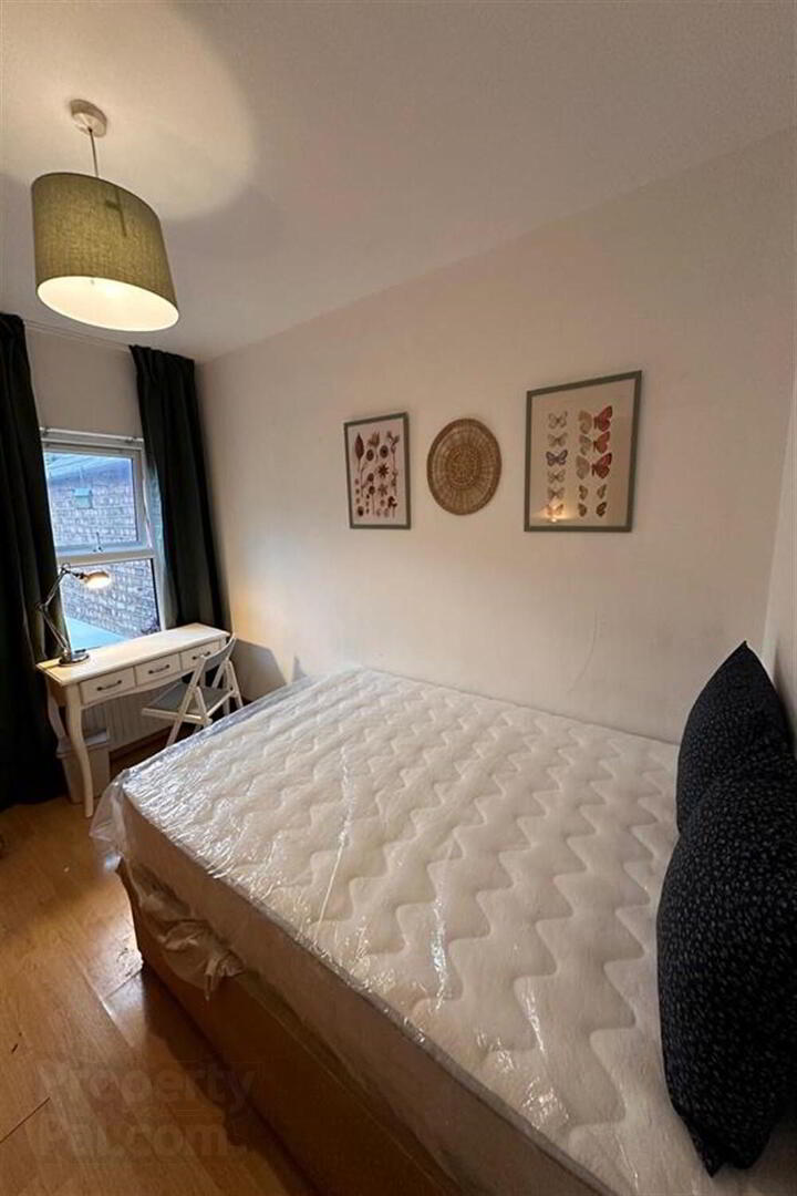 Room 2, 185 Dunluce Avenue 5 of 9