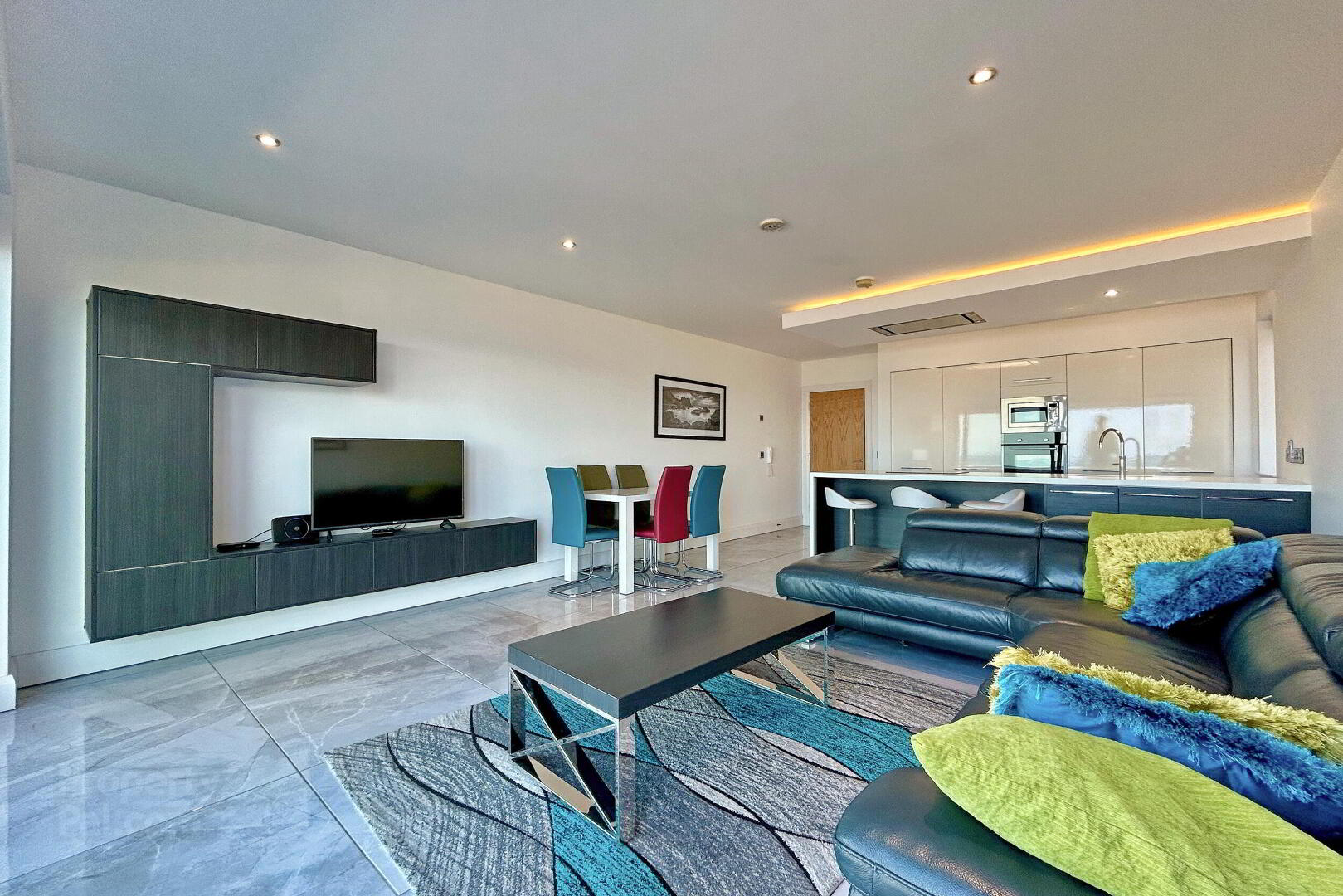 Apt 4, 6 The Crescent 6 of 18