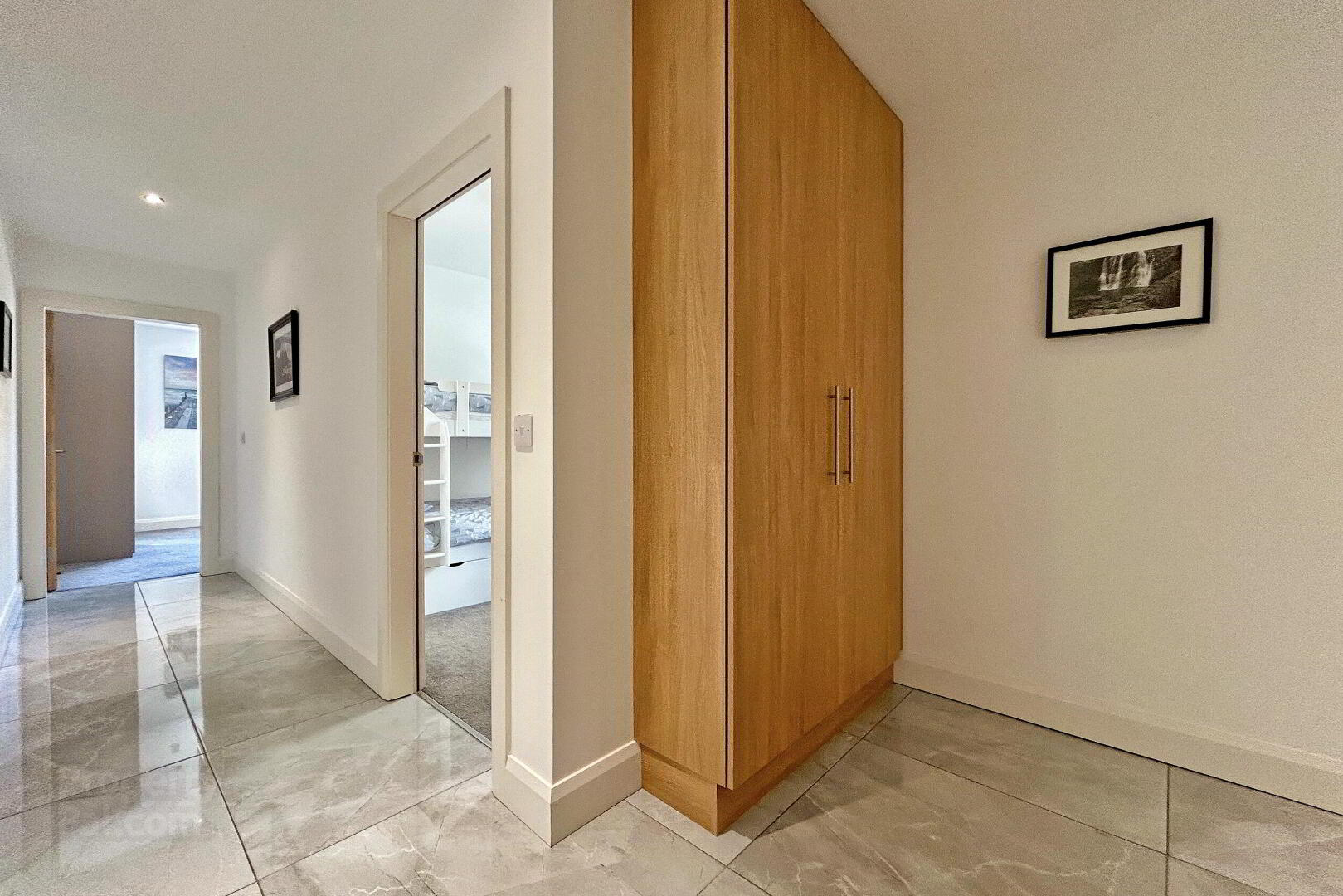 Apt 4, 6 The Crescent 8 of 18