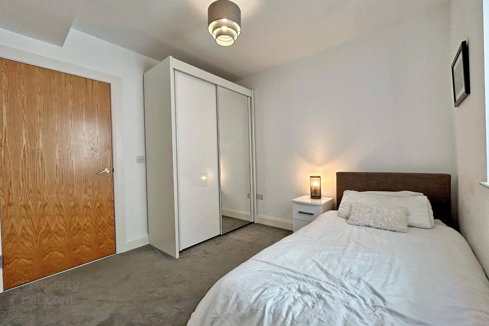 Apt 4, 6 The Crescent 13 of 18