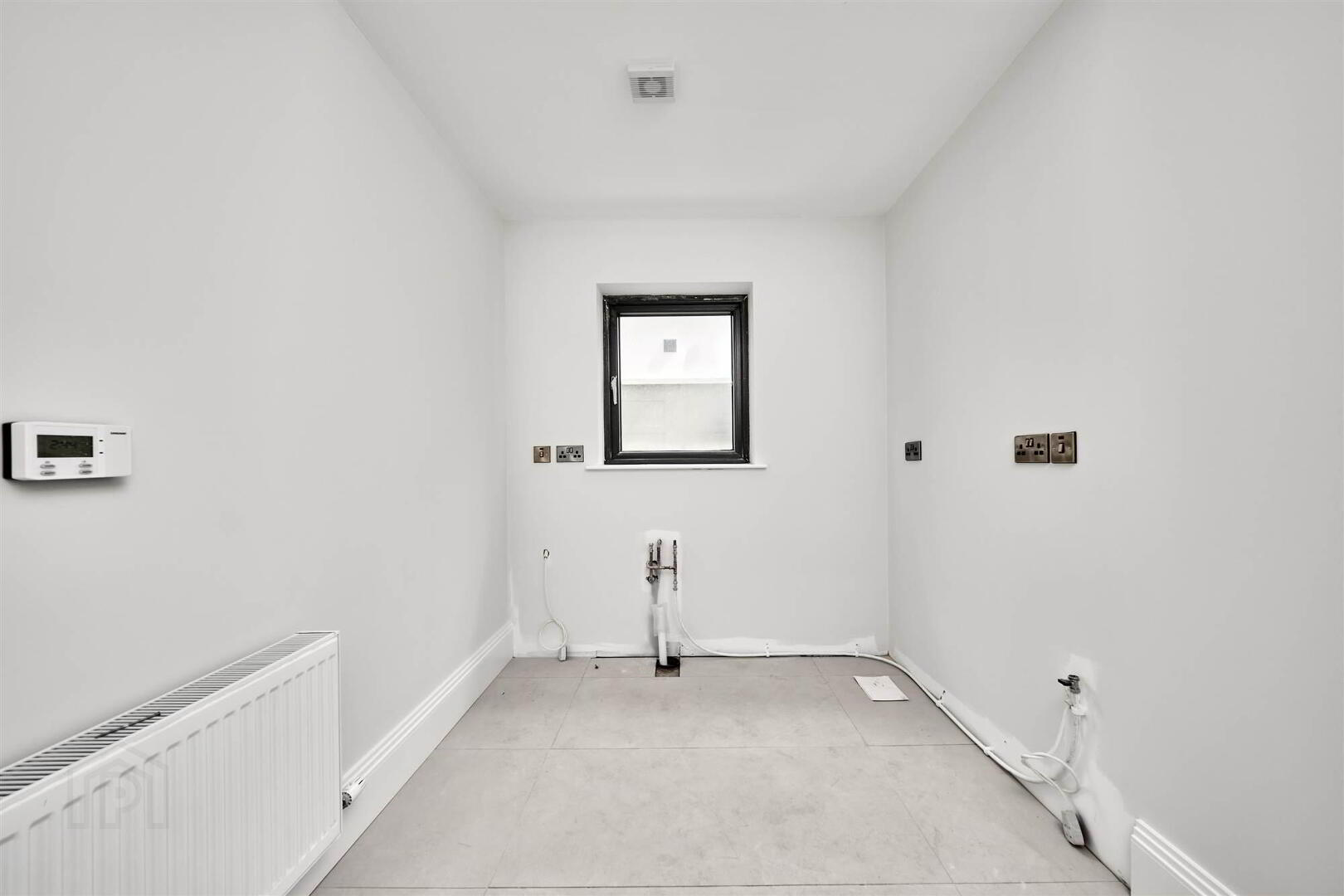 19 Queenora Avenue 13 of 32