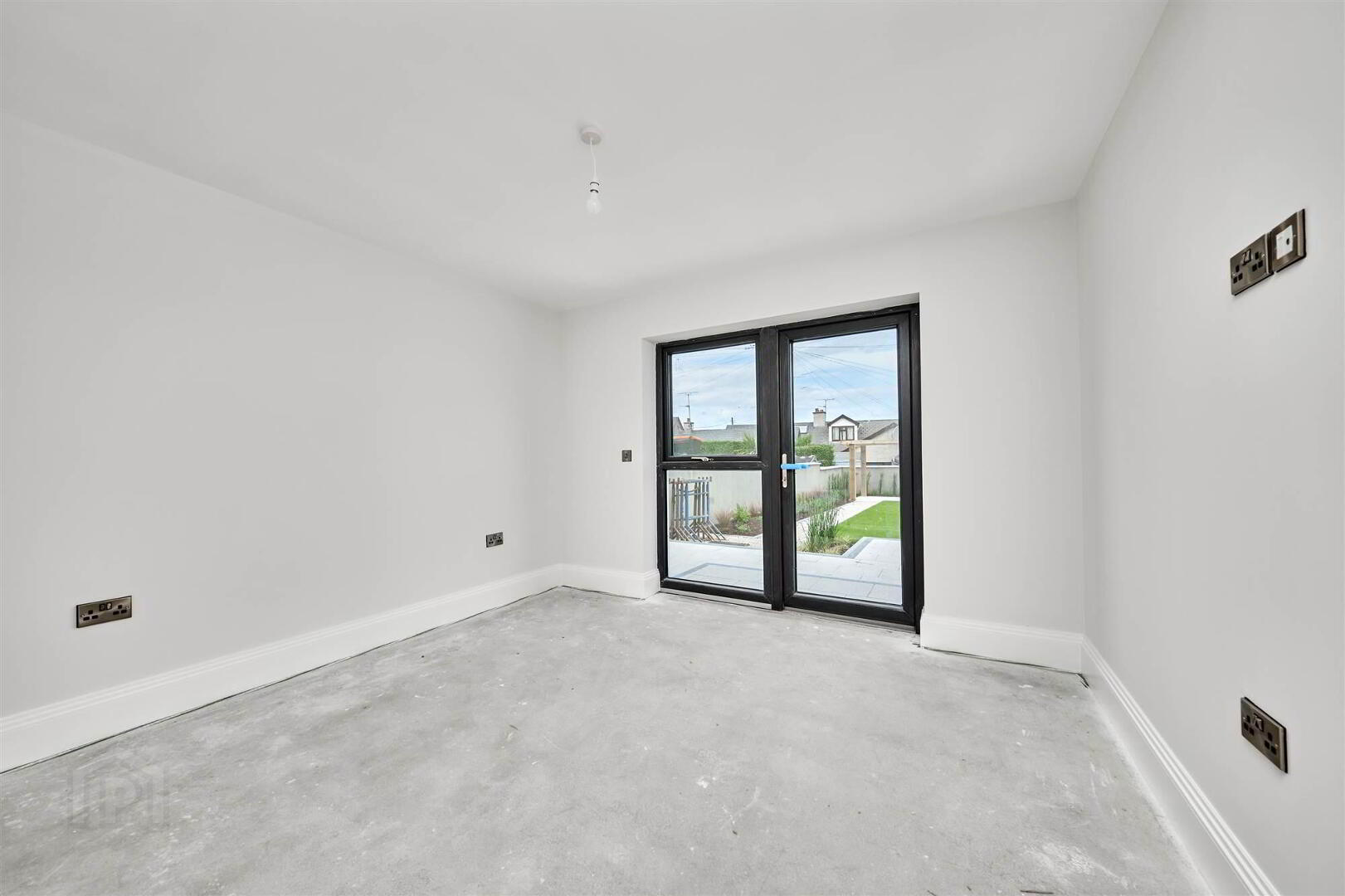 19 Queenora Avenue 8 of 32