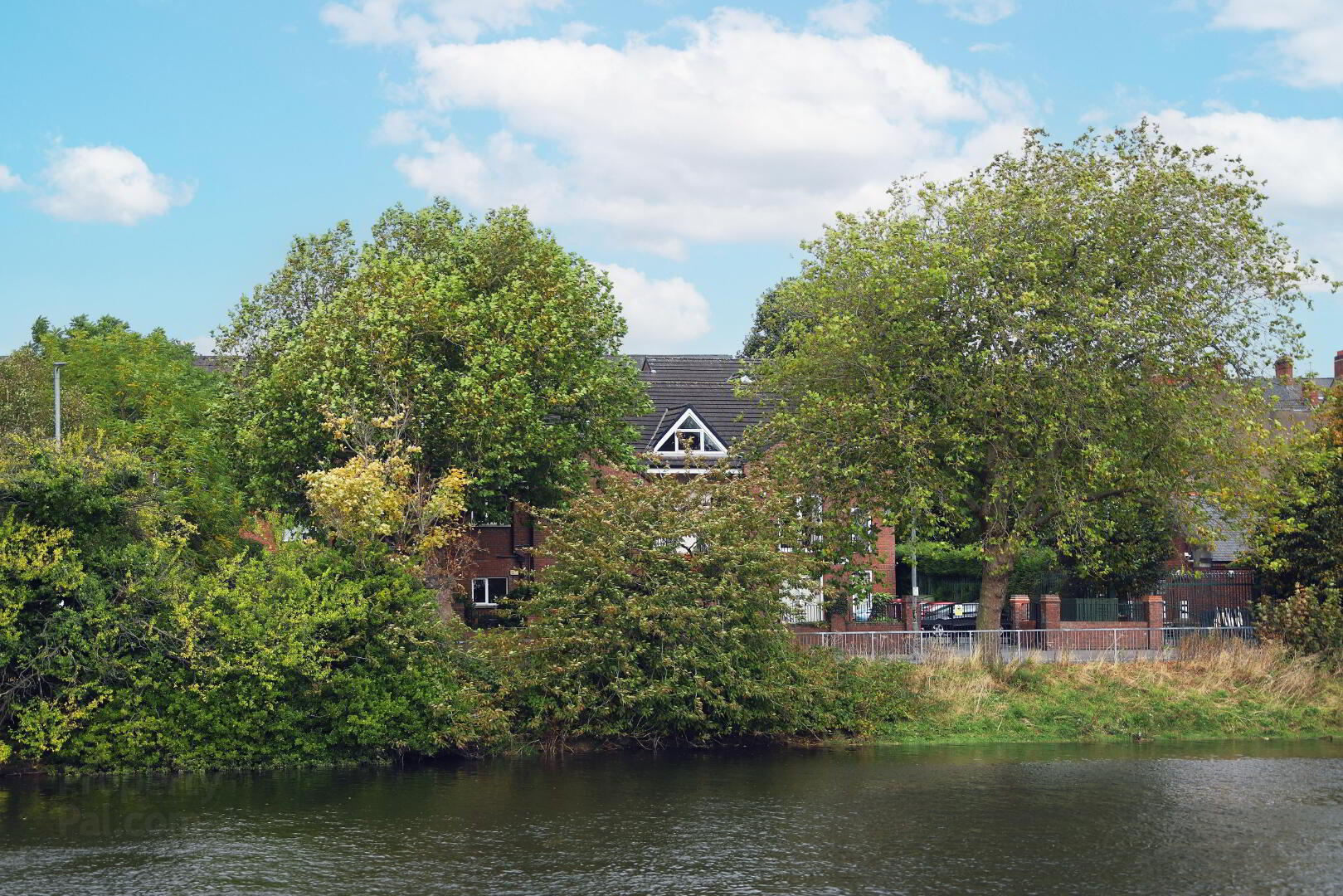 Riverside Apartment, 3 Stranmillis Reach