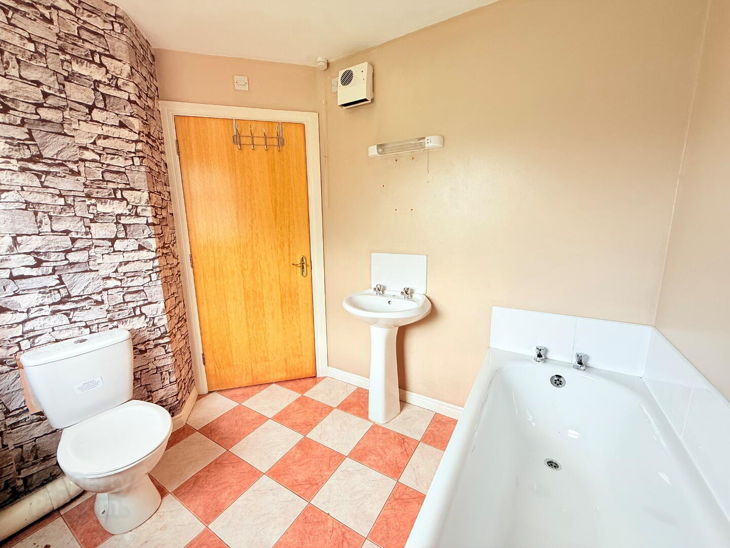 6 Waveney Court 12 of 14