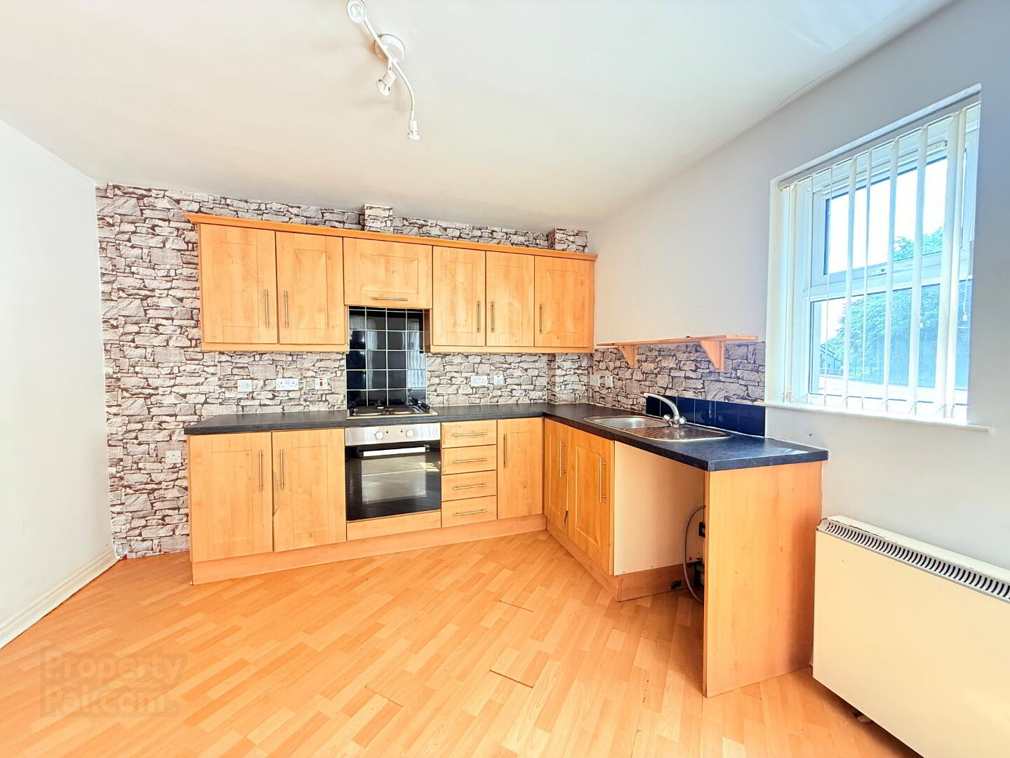 6 Waveney Court 5 of 14