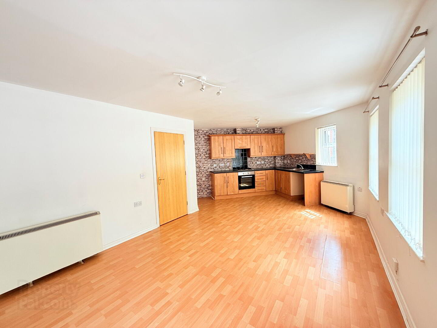 6 Waveney Court 4 of 14