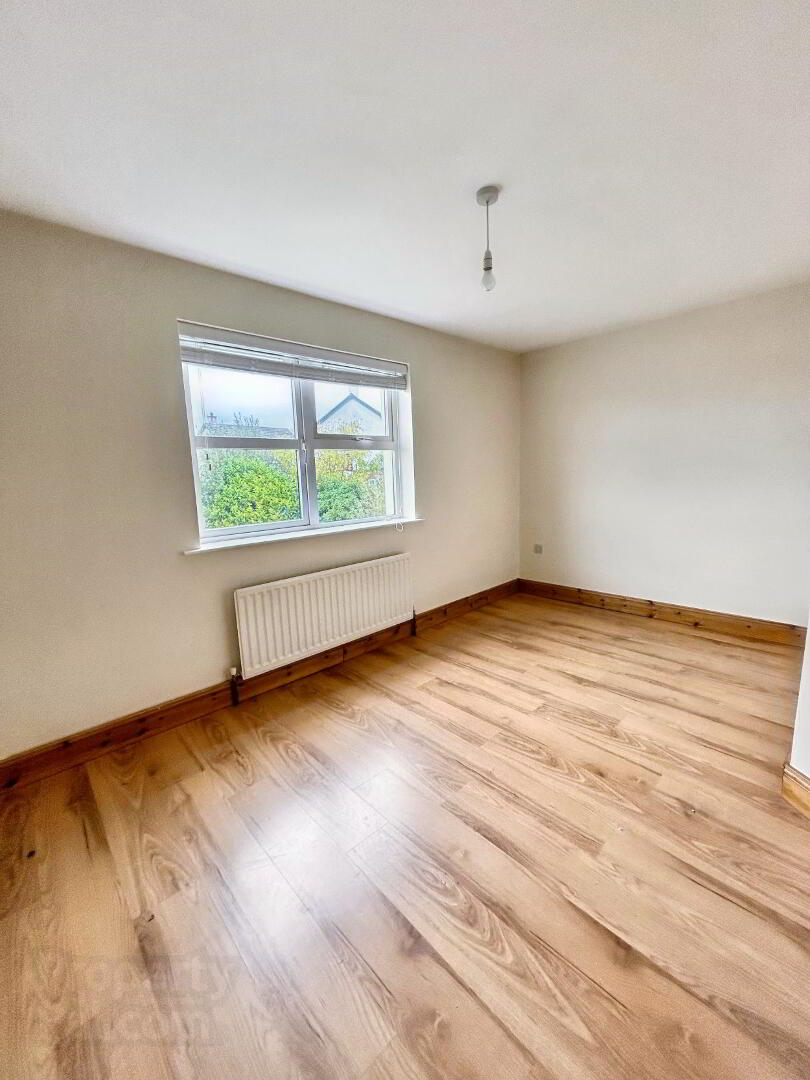 47 Woodside Heights 9 of 12
