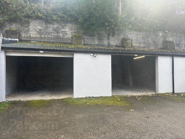 Garages, Chamberlain Street