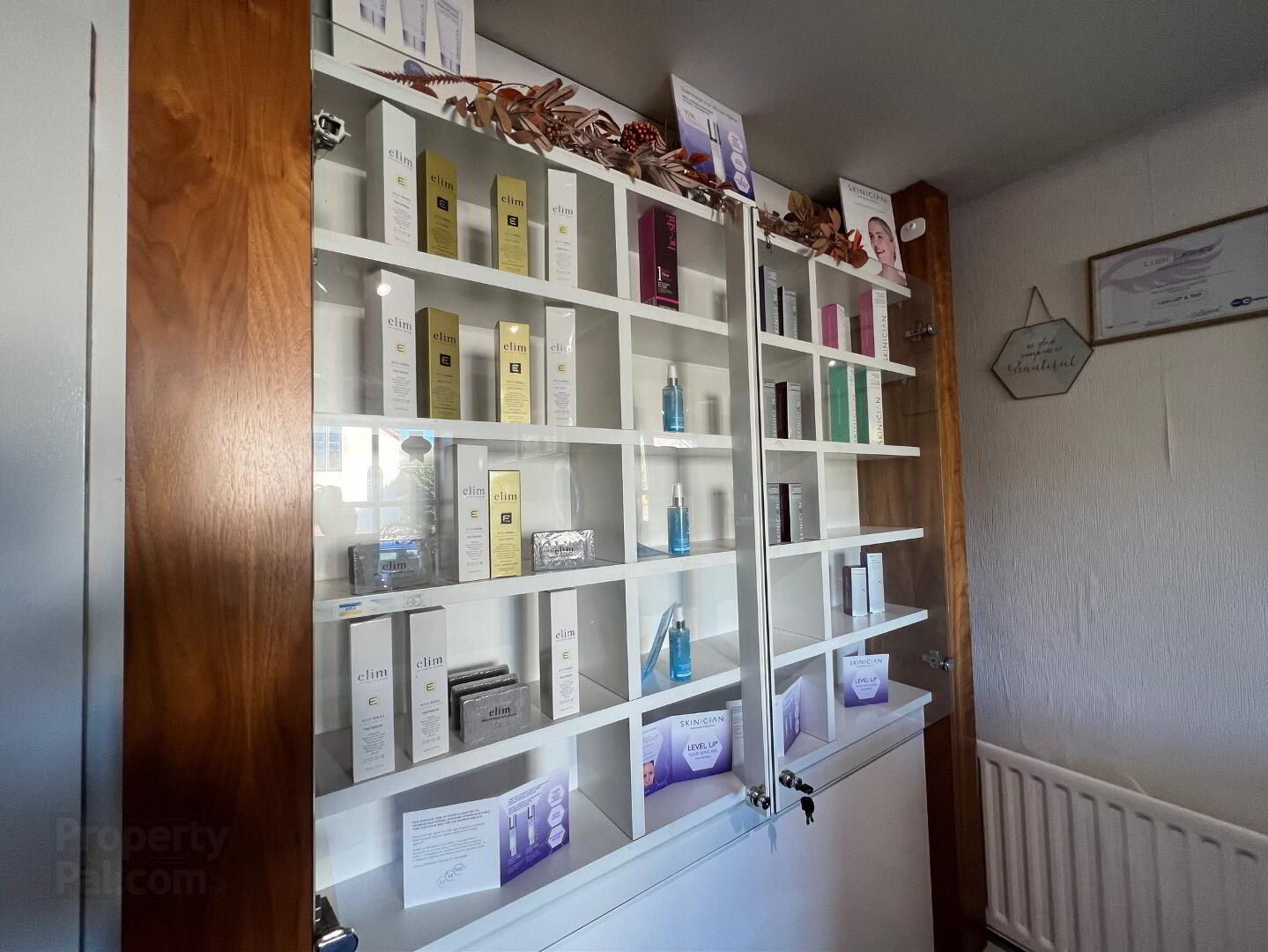 Fully Furnished Beauty Salon, 37 Church Street 5 of 23