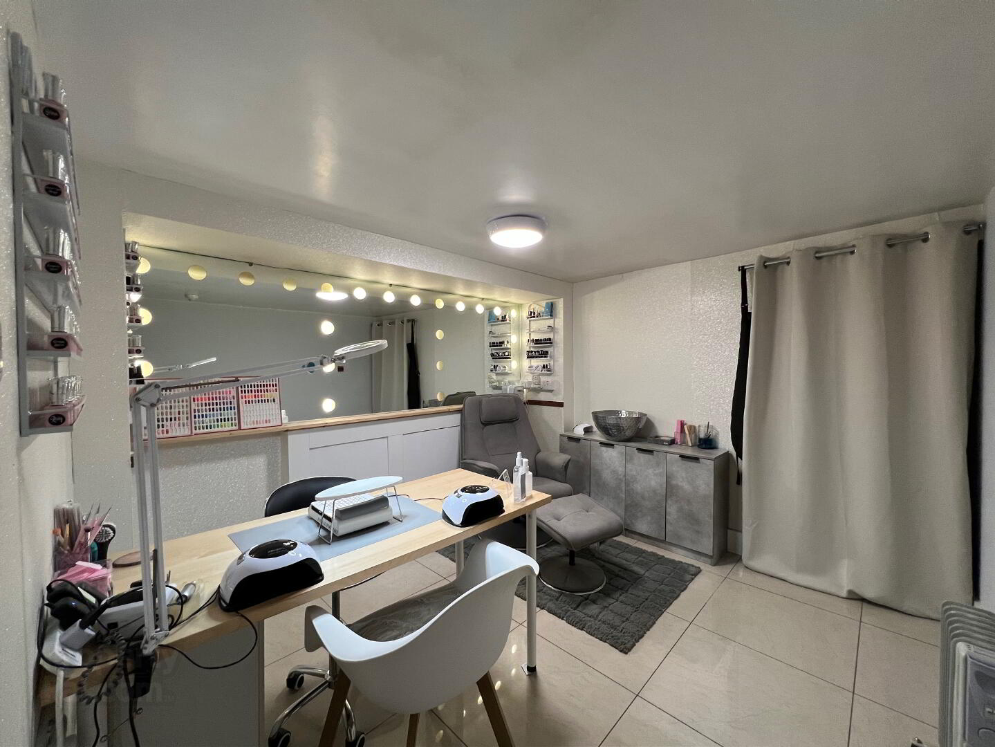 Fully Furnished Beauty Salon, 37 Church Street 9 of 23