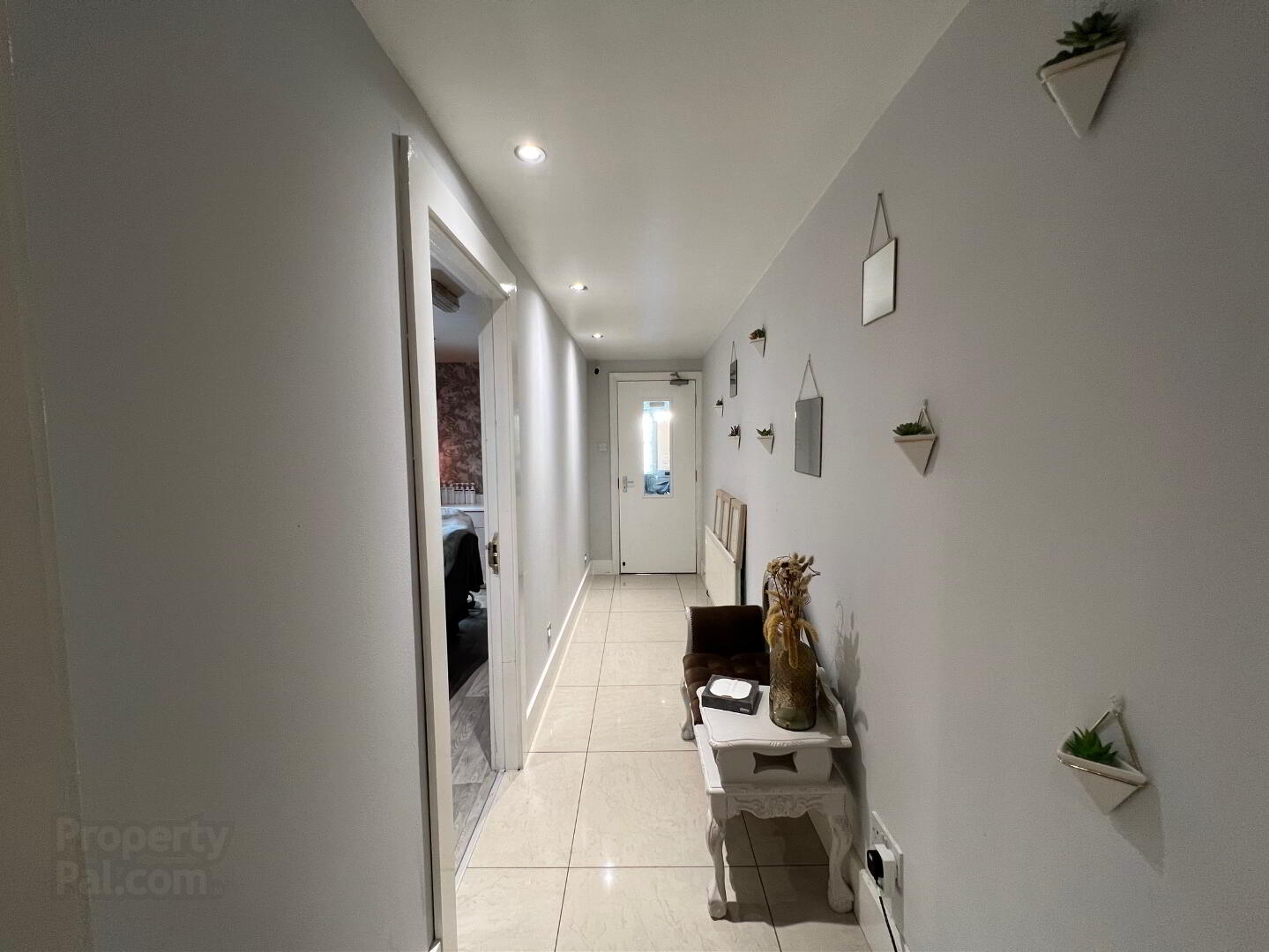 Fully Furnished Beauty Salon, 37 Church Street 11 of 23