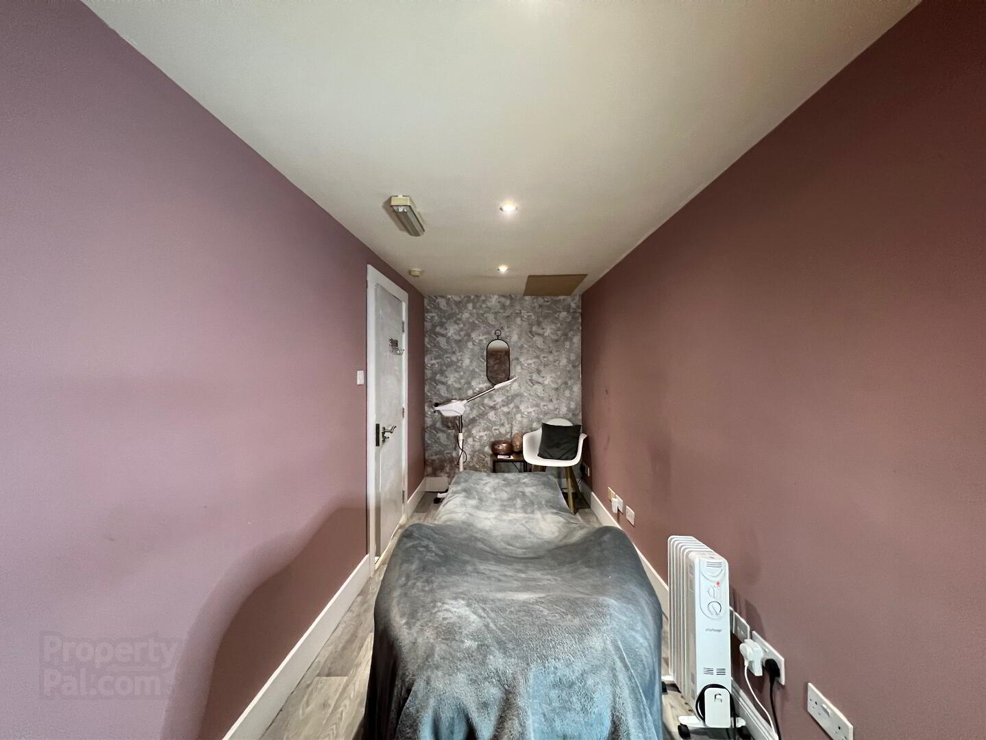 Fully Furnished Beauty Salon, 37 Church Street 13 of 23