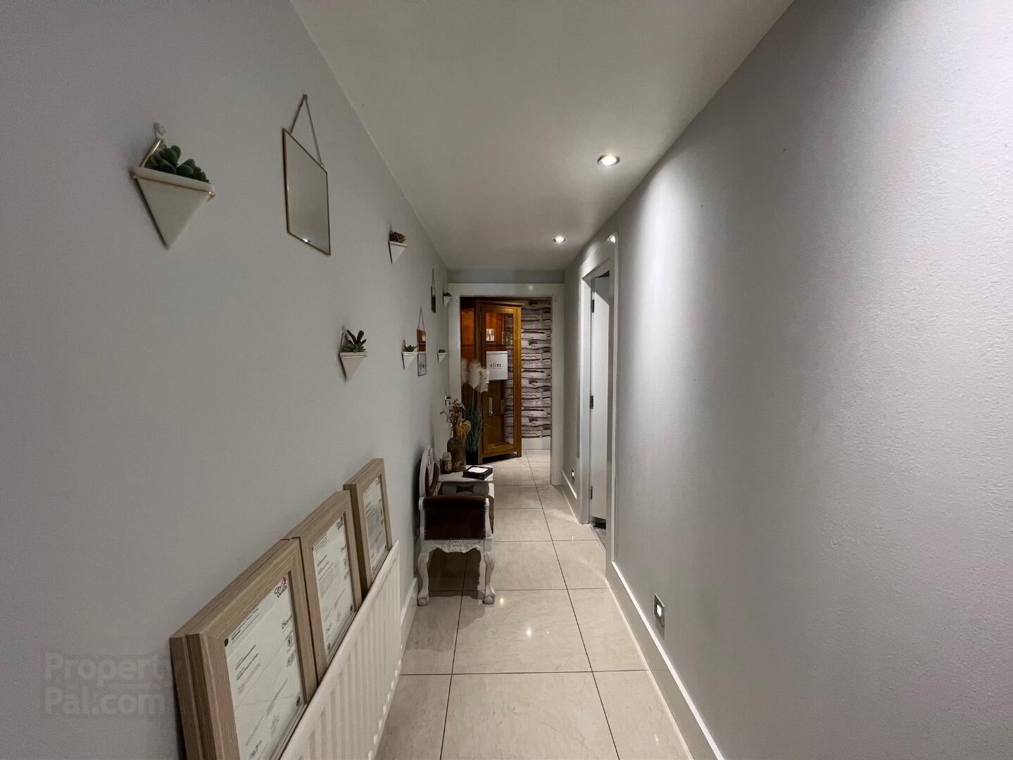 Fully Furnished Beauty Salon, 37 Church Street 14 of 23