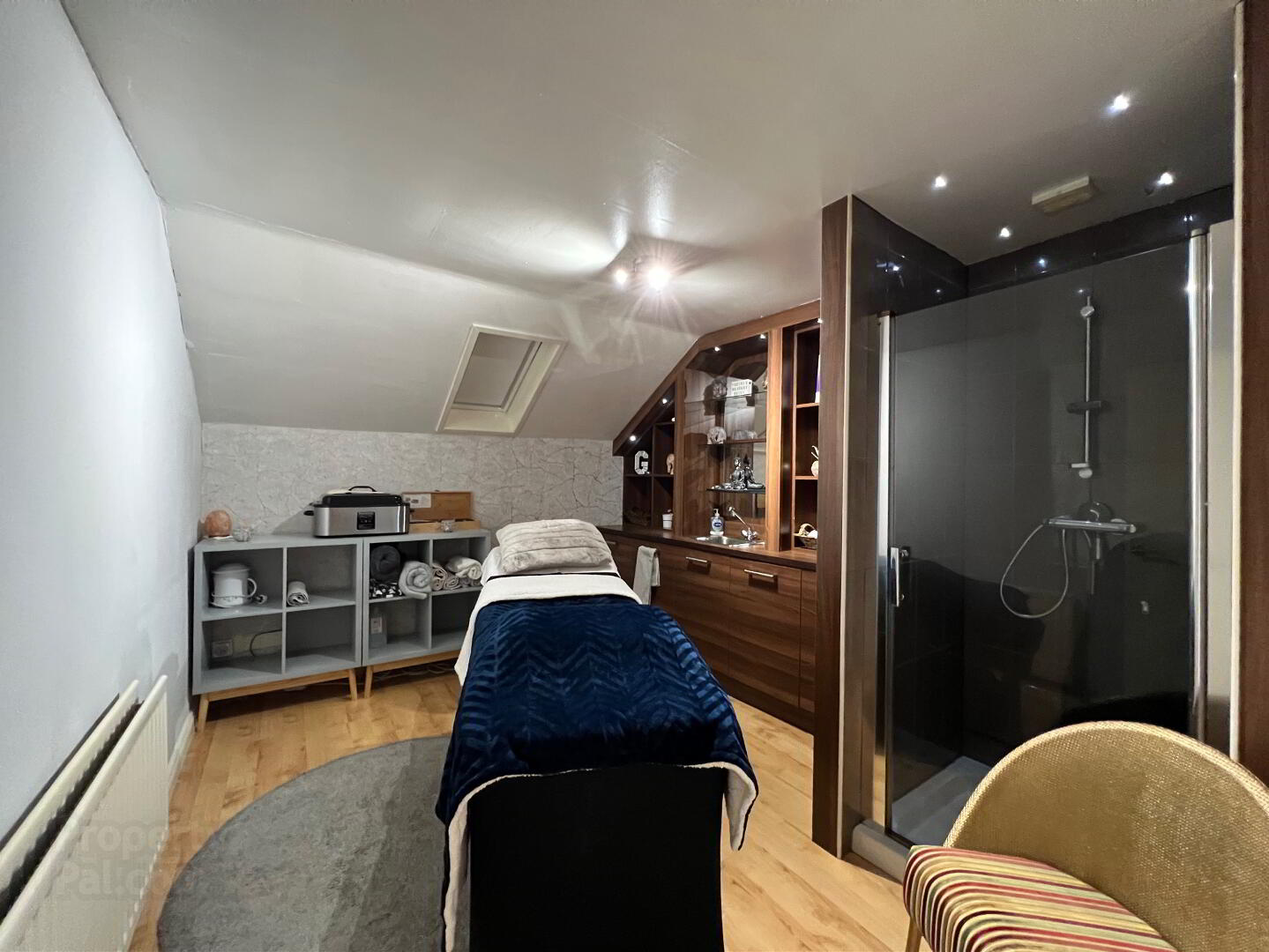 Fully Furnished Beauty Salon, 37 Church Street 15 of 23