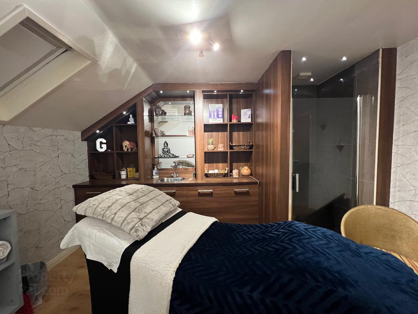 Fully Furnished Beauty Salon, 37 Church Street 16 of 23