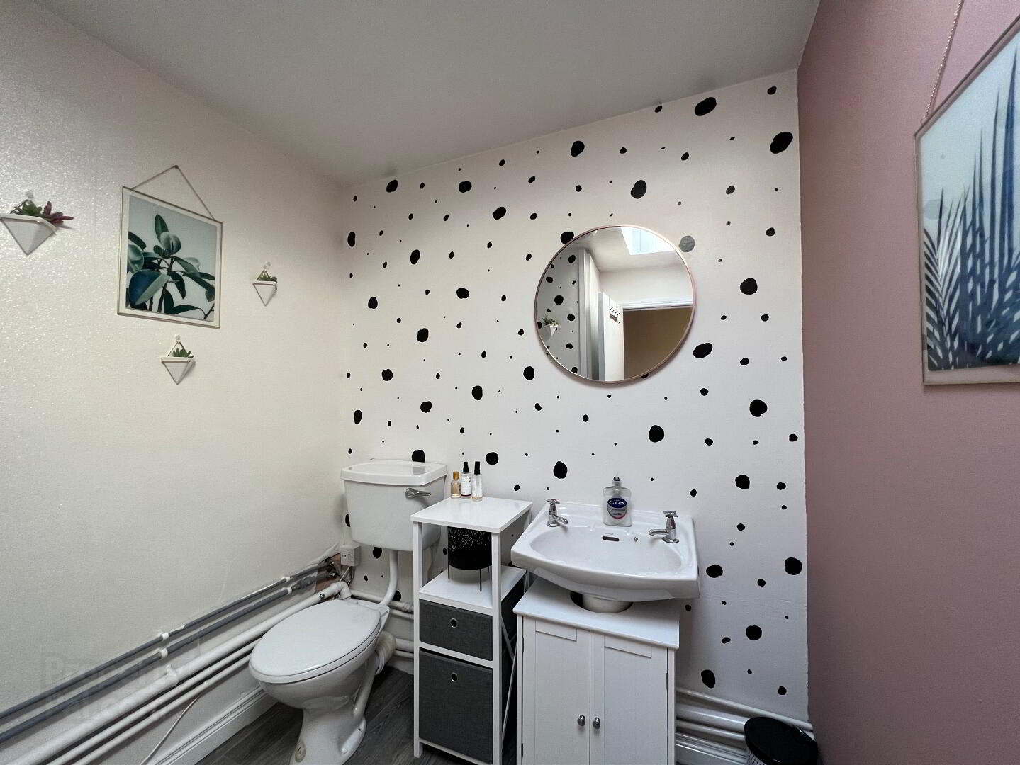 Fully Furnished Beauty Salon, 37 Church Street 17 of 23