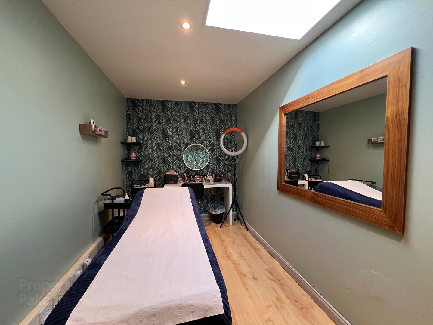 Fully Furnished Beauty Salon, 37 Church Street 19 of 23