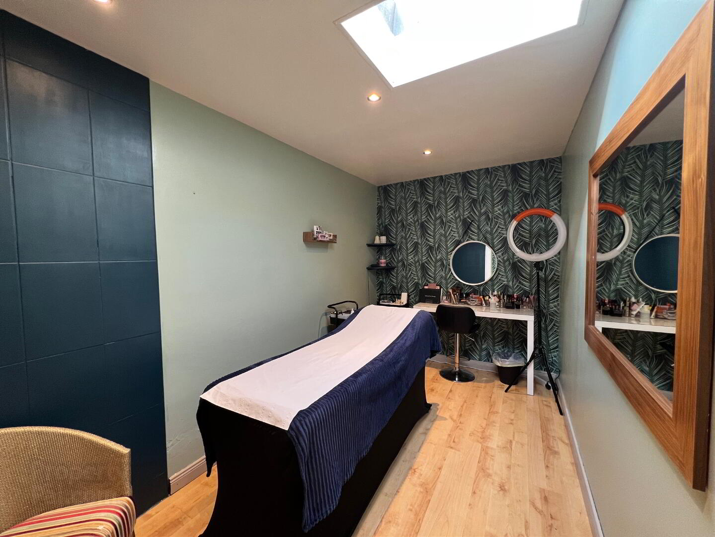 Fully Furnished Beauty Salon, 37 Church Street 21 of 23