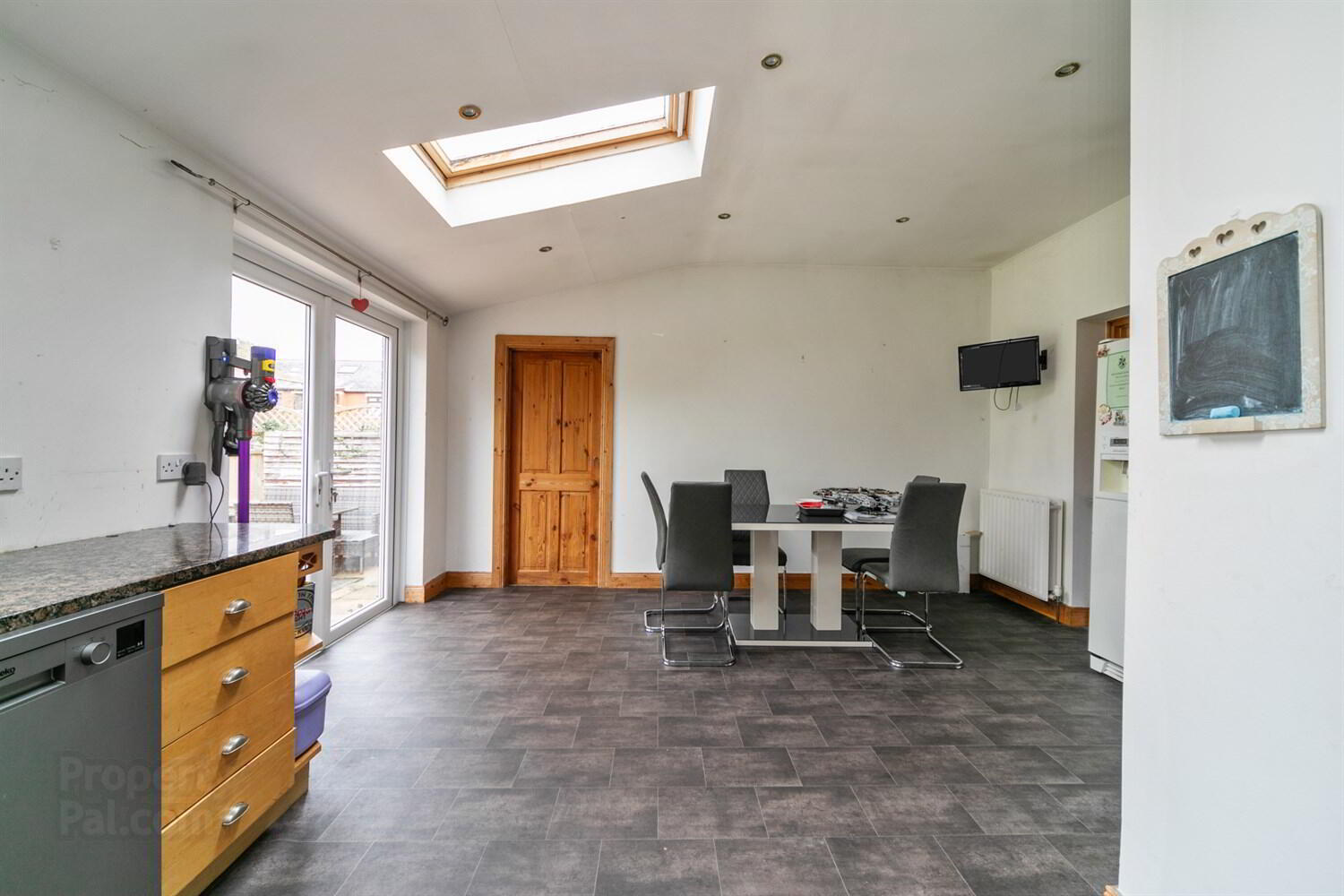 5 Upton Avenue 7 of 18