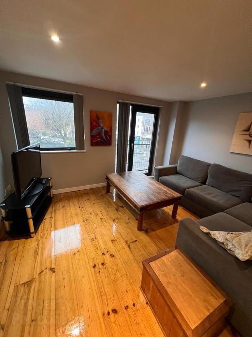 82 Queens Square 5 of 18