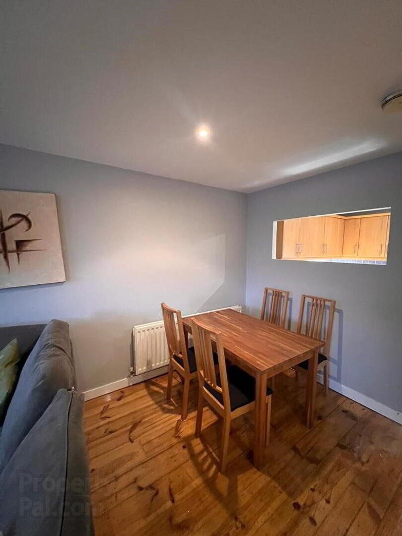 82 Queens Square 6 of 18